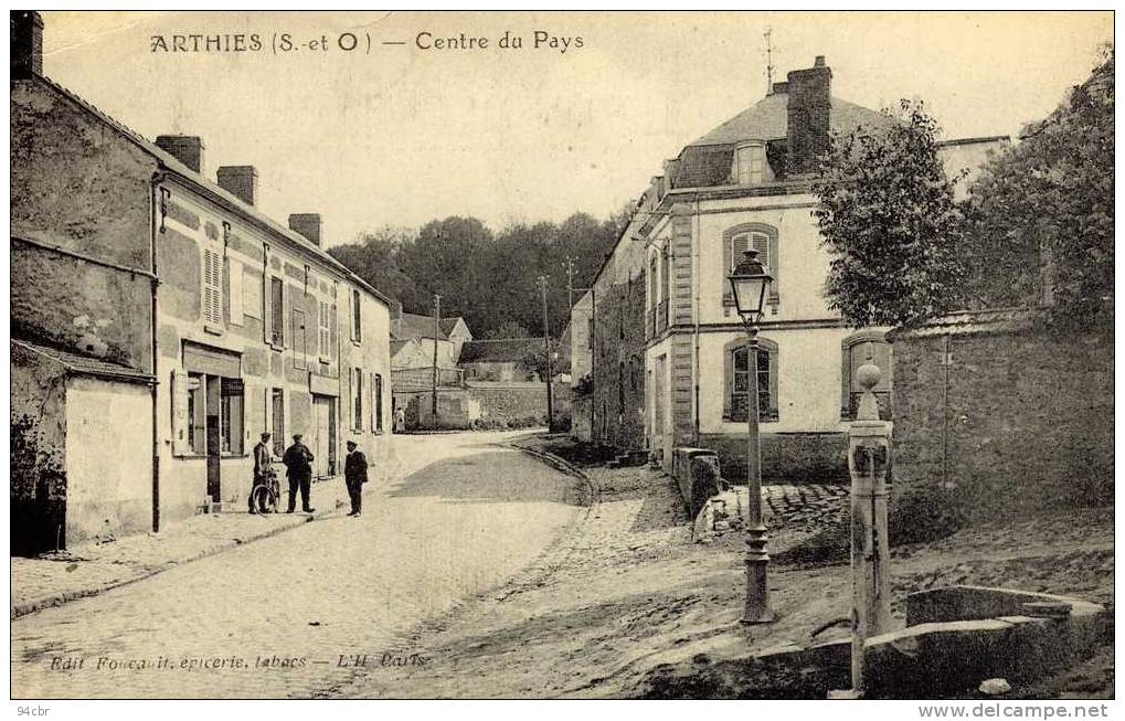 CPA. (95)   ARTHIES Centre Du Pays - Arthies