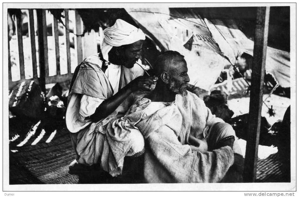 SCENES  -  LA SAIGNEES CHEZ LE COIFFEUR - Afrika