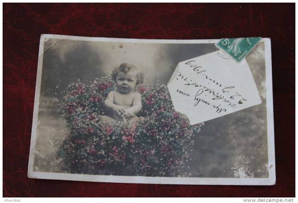 1909 NAISSANCE BEBE AU MILIEU DE FLEURS    CARTE POSTALE DE FRANCE POUR LA ROQUE D'ANTHERON 13 - Geboorte