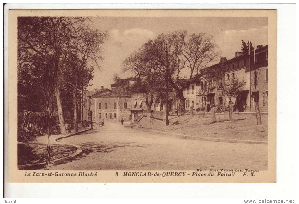 CPA De Monclar De Quercy (Tarn Et Garonne 82): Place Du Foirail - Montclar De Quercy