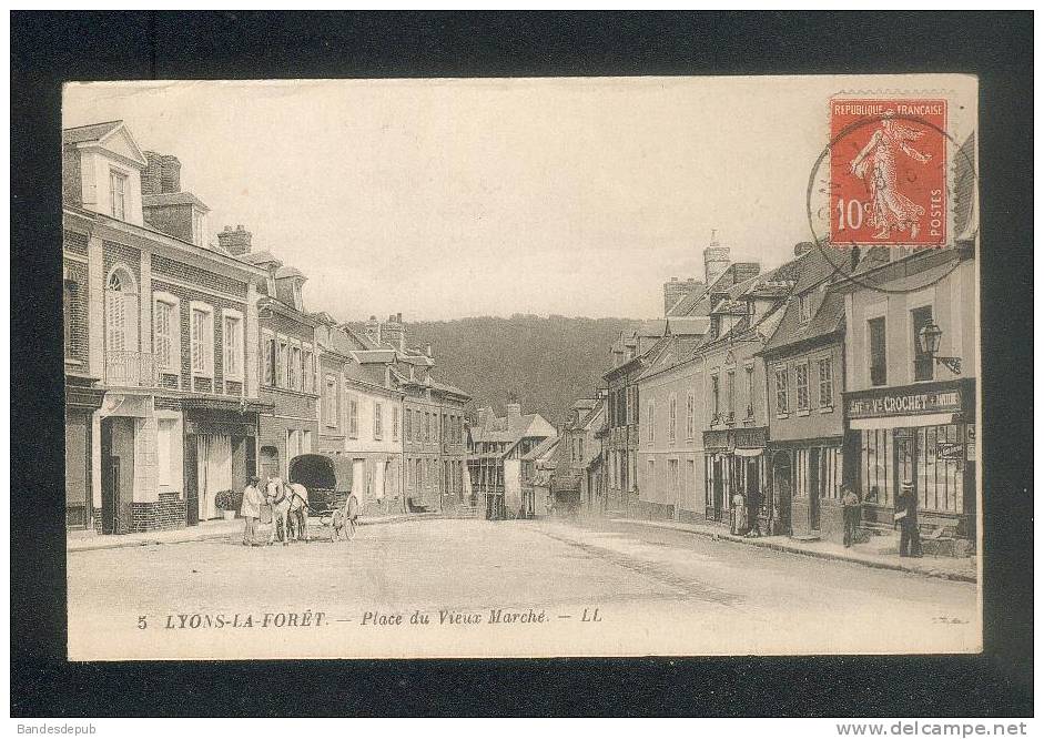 Lyons La Forêt (27) - Place Du Vieux Marché ( Animée Attelage Café Veuve Crochet LL 5) - Lyons-la-Forêt