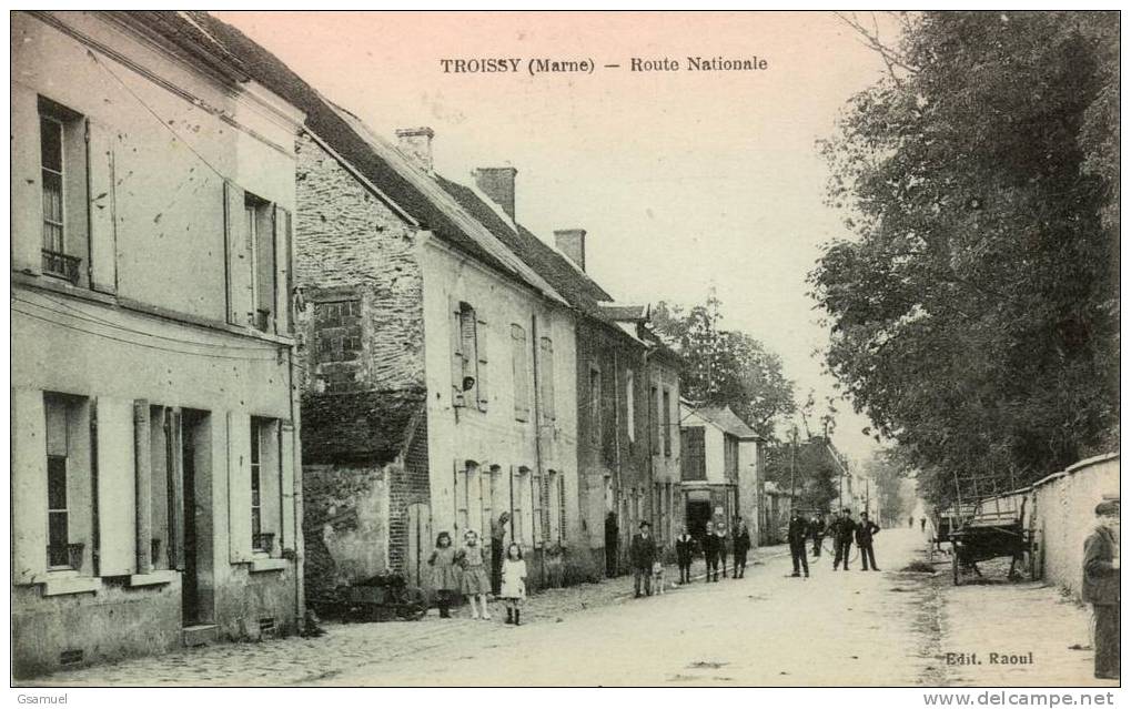 TROISSY. - Route Nationnale Très Animée. - Edit. Raoul - Autres & Non Classés