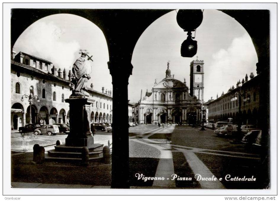 VIGEVANO, PIAZZA DUCALE E CATTEDRALE, B/N, VG 1958, ANIMATA   **** - Vigevano