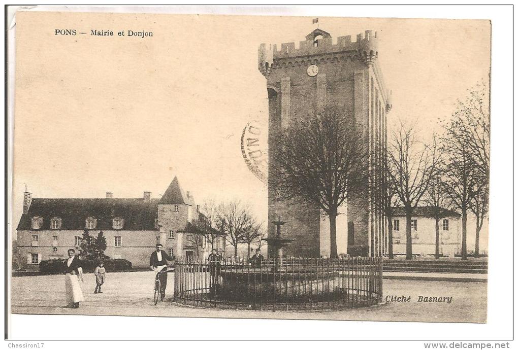 17 -  PONS-lot De 2 Cartes - Le Donjon XIIe Siècle Et L´Hôtel De Ville (CPSM) - Voitures - Et Mairie - Animée - Pons