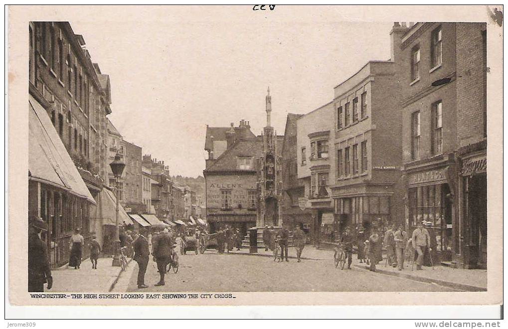 ROYAUME-UNI - ANGLETERRE - WINCHESTER - CPA - Winchester - The Hight Street Looking East Showing The City Cross - Winchester