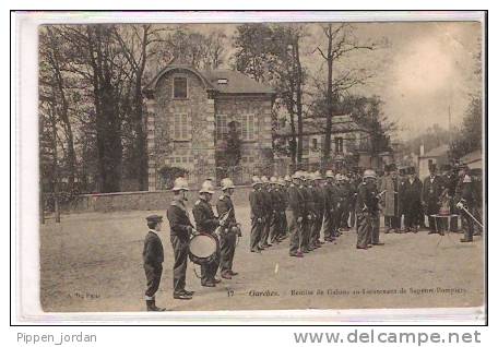 92 Garches * Remise De Galons Au Lieutenant De Sapeurs Pompiers  * Belle CPA Animée - Garches