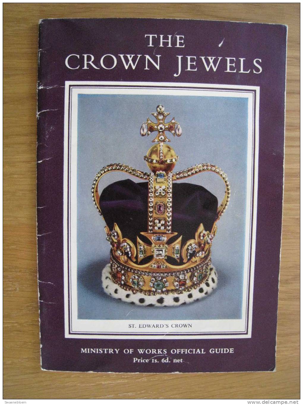 GB.- Book - The Crown Jewels In The Wakefield Tower Of The Tower Of London. 4 Scans - Altri & Non Classificati