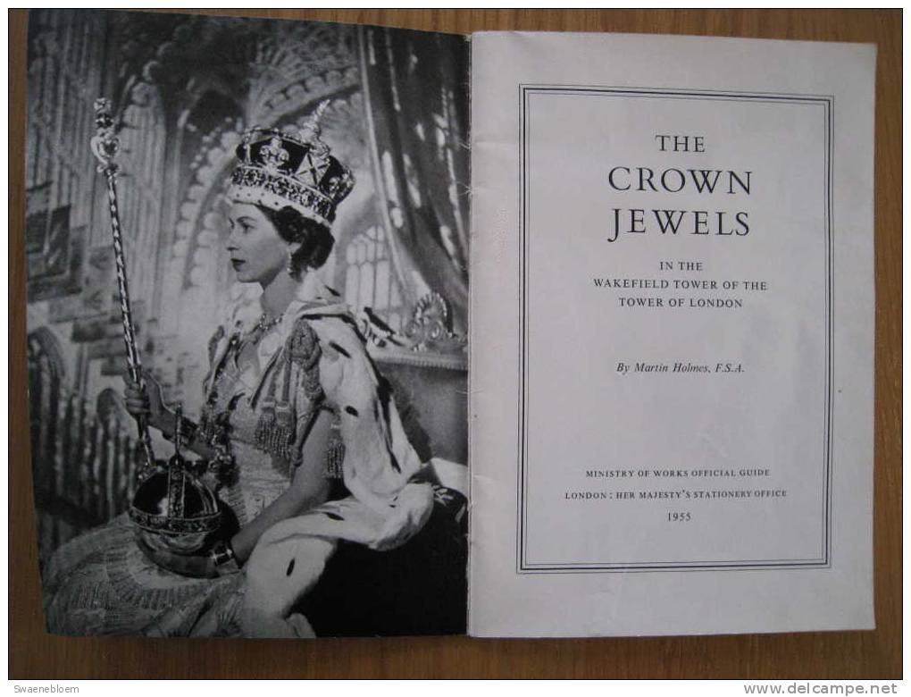 GB.- Book - The Crown Jewels In The Wakefield Tower Of The Tower Of London. 4 Scans - Autres & Non Classés