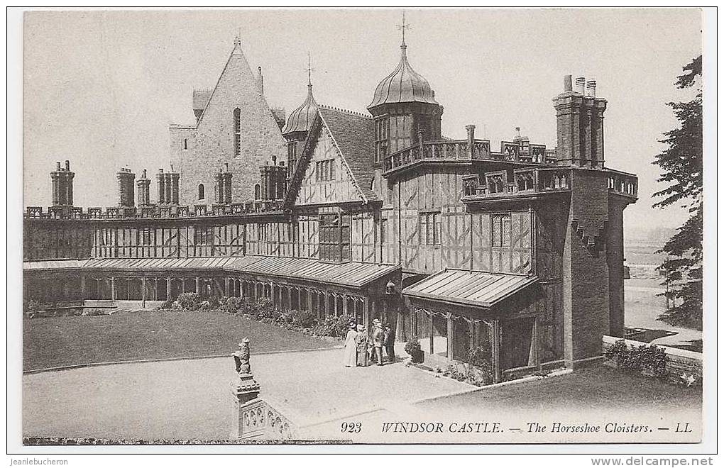 C  .P. A   (   WINDSOR  CASTLE  " The Horseshoe Cloisters "carte  Beau Plan Animé - Carte Rare  ) - Windsor Castle