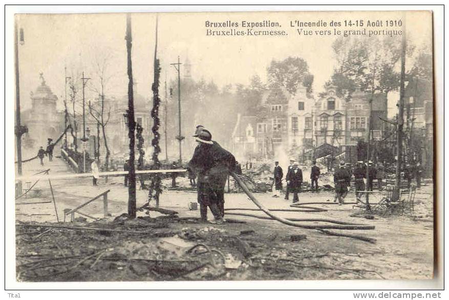 12602 - Exposition De Bruxelles - Incendie Des 14-15 Août 1910 - Vue Vers Le Grand Portique  *pompiers* - Catastrophes