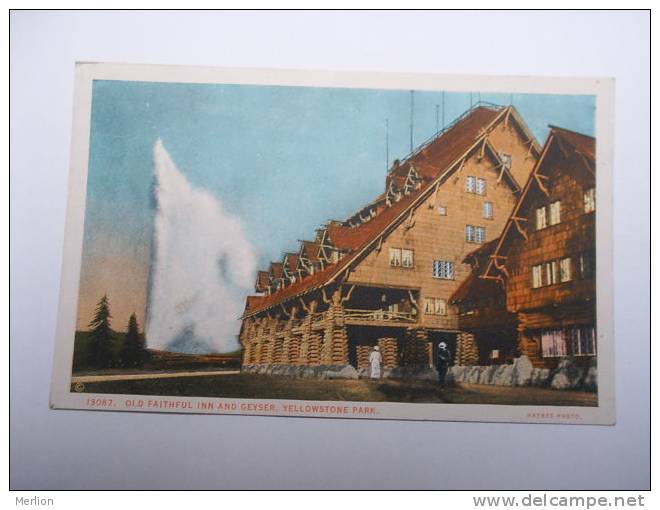 US -WY- Yellowstone Park -Old Faithful Inn And Geyser  Ca  1910's - VF  -  D64673 - Yellowstone