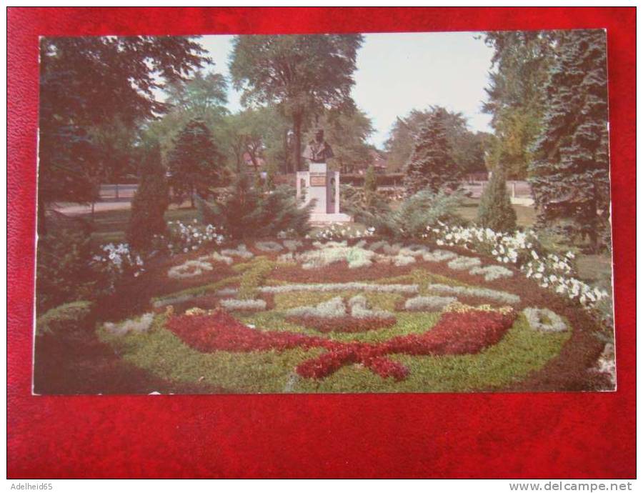 Jackson Park Windsor Ontario Robert Burns Monument, Flower Garden - Windsor