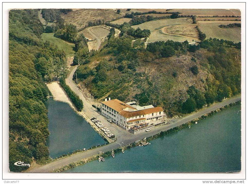 Chantonnay (85) : Vue Aérienne De L'Ho^tel Du Moulin Neuf En 1972 (animée). - Chantonnay