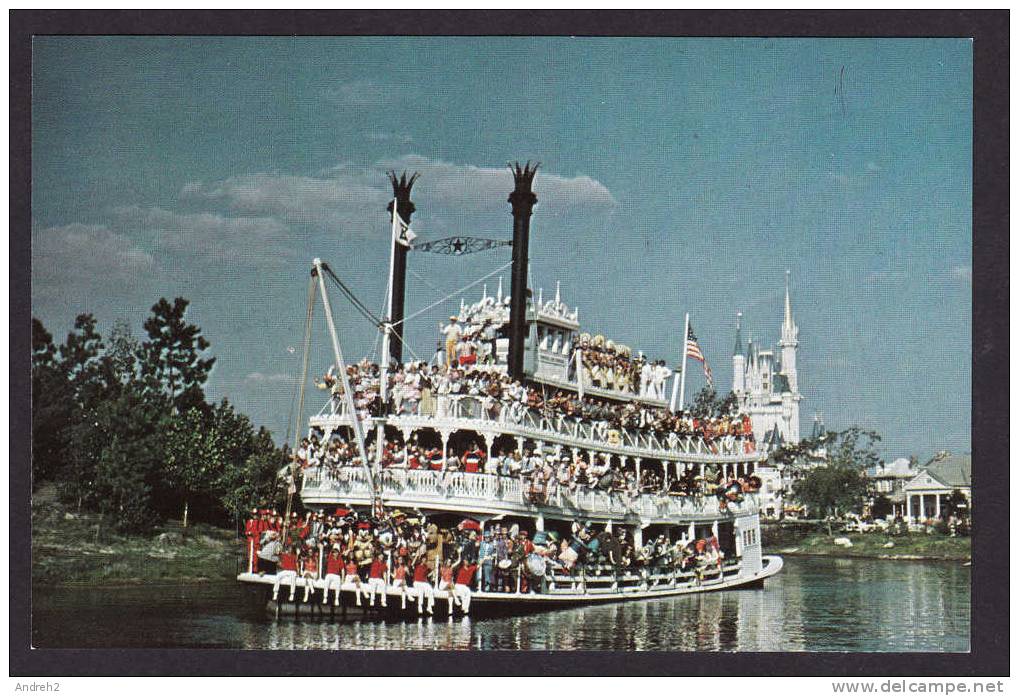 ORLANDO FLORIDA - WALT DISNEY WORLD -  HERE COMES THE SHOWBOAT - Orlando