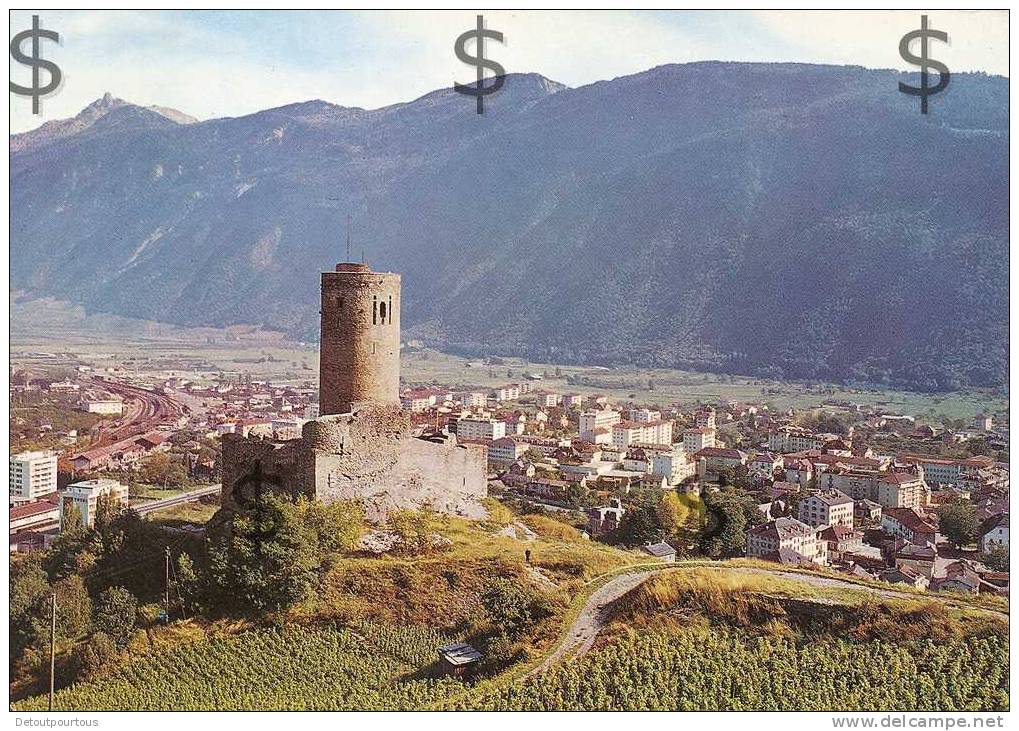 MARTIGNY Et La BATIAZ 1975 ( Vue Sur La Gare Chemin De Fer à Gauche Bahnhof Railway Station Treno Stazionne - Martigny