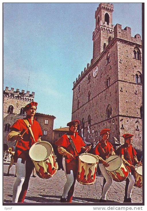 Tamburi In Piazza A Volterra, Pisa - Trachten