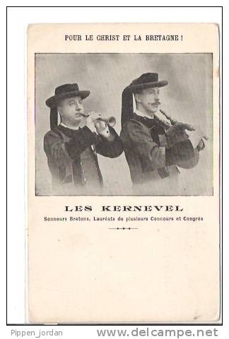 44 KERNEVEL * Les Kernevel, Sonneurs Bretons ..*  Belle CPA Animée - Musique