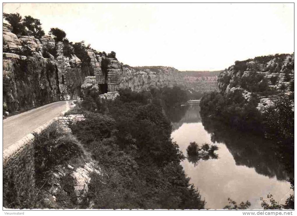 CPSM. DEFILE RUOMS ET L'ARDECHE. DATEE 1956. DENTELLEE. - Ruoms