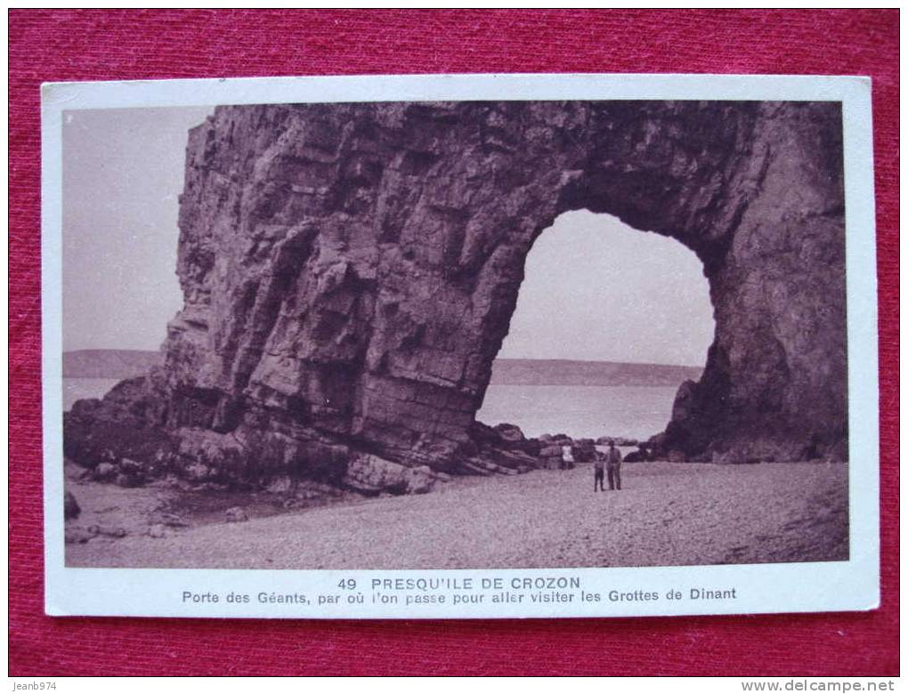 29.      CPSM    PRESQU'ILE DE CROZON   Porte Des Geants - Crozon