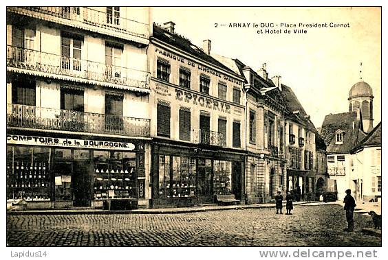 P 675/ CPA    ARNAY LE DUC   (21)   PLACE PRESIDENT CARNOT ET L' HOTEL DE VILLE - Arnay Le Duc