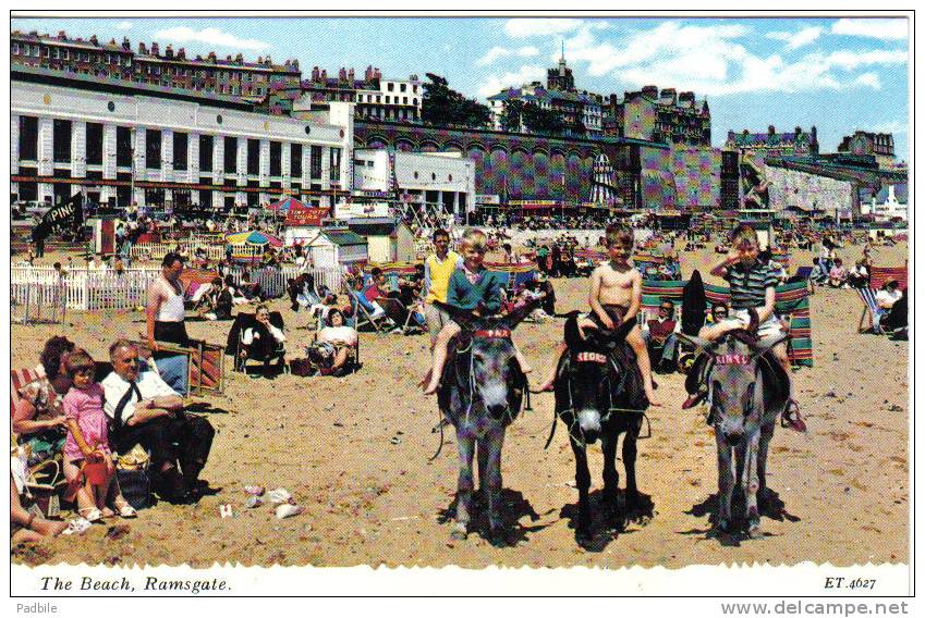Carte Postale Royaume Unis   Ramsgate à Dos D'ânes Sur La Plage Trés Beau Plan - Ramsgate