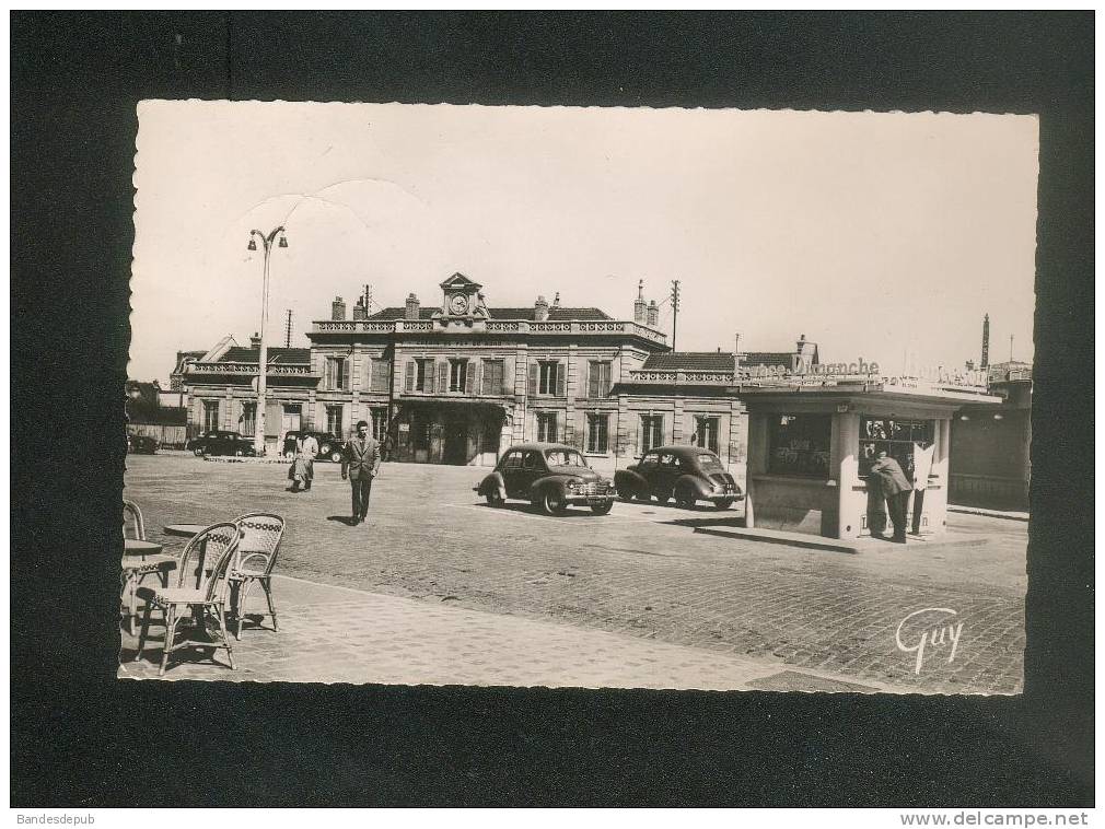CPSM - Sannois (95) - La Gare Et La Place ( Animée Automobile Renault 4CV Kiosque Journaux France Dimanche GUY 11859 - Sannois
