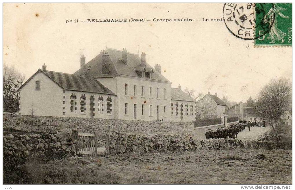 CPA - 23 - BELLEGARDE -Groupe Scolaire - La Sortie - 859 - Bellegarde