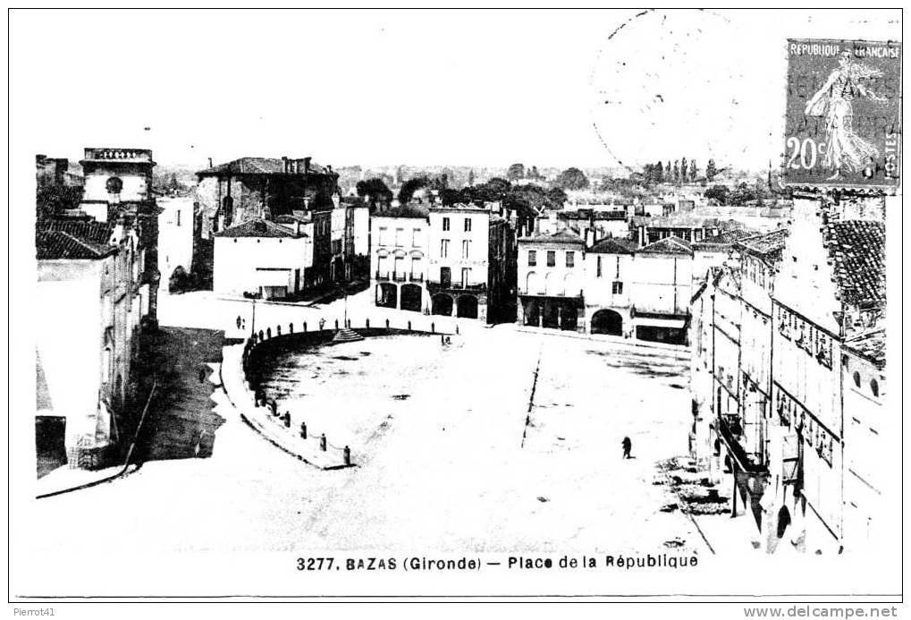 Place De La République - Bazas