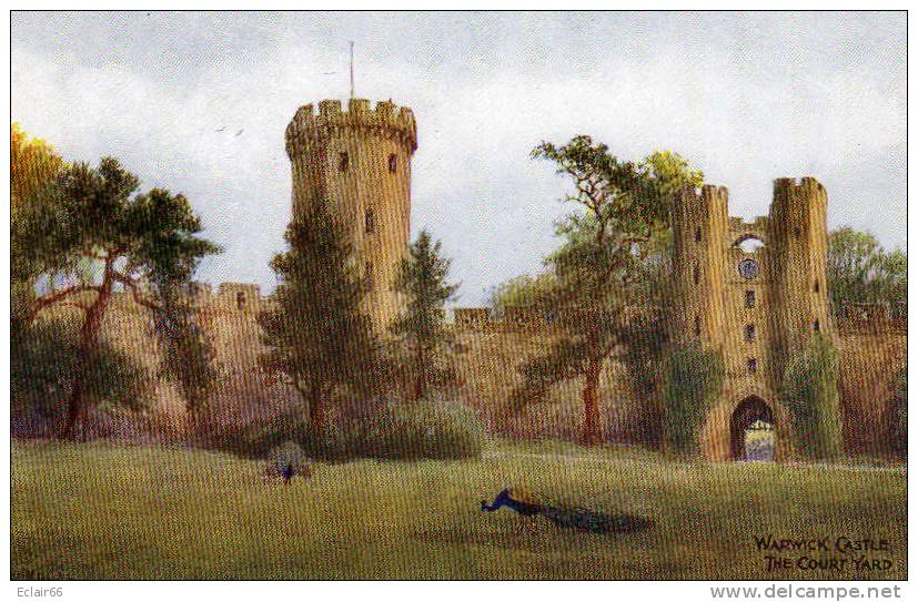 ROYAUME-UNI -      WARWICK CASTLE -  THE  COURT  YARD - Warwick