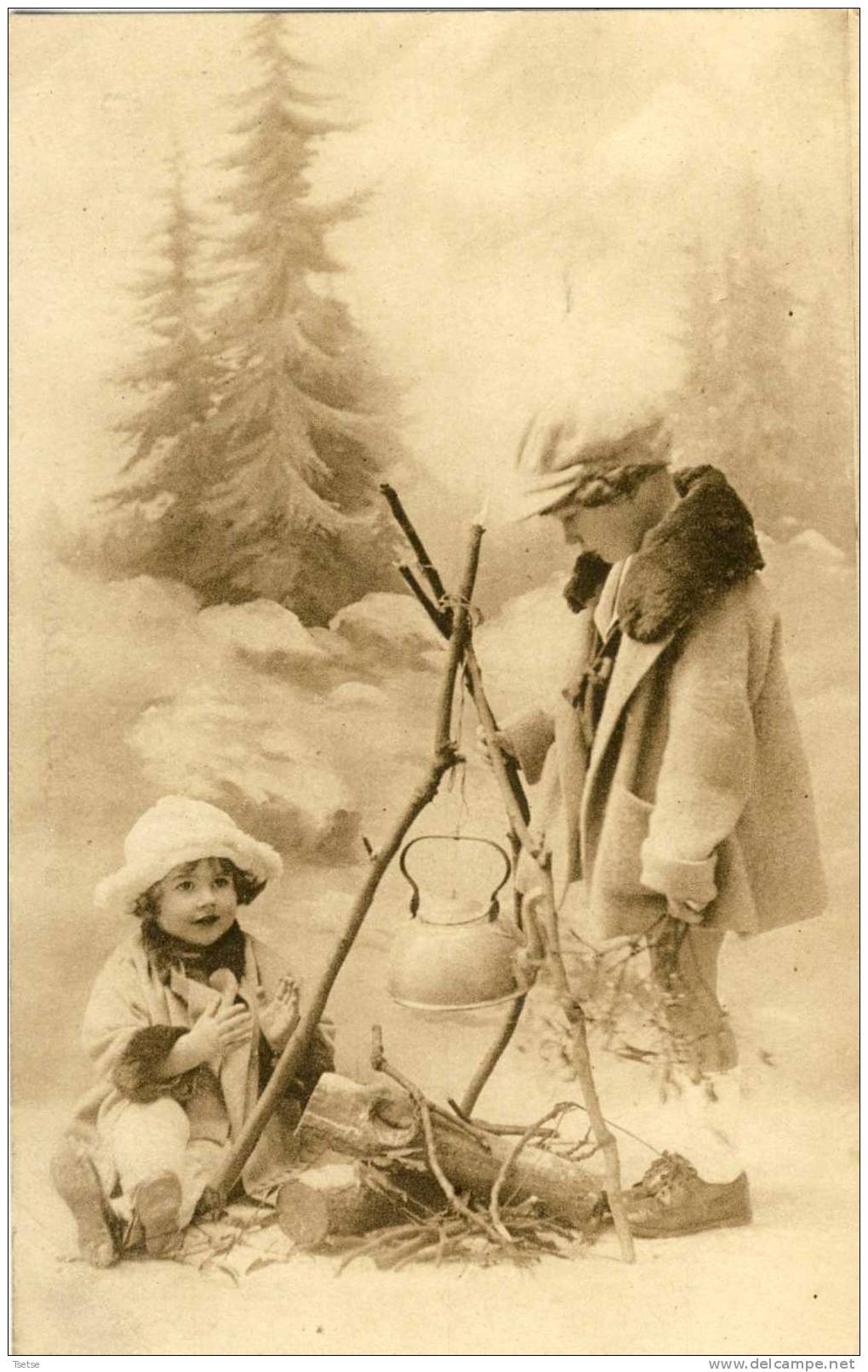 Carte Avec Enfants Au Pied De Leur Feu De Camp ( Publicité : Chocolat Aiglon, Au Verso ) - Sonstige & Ohne Zuordnung