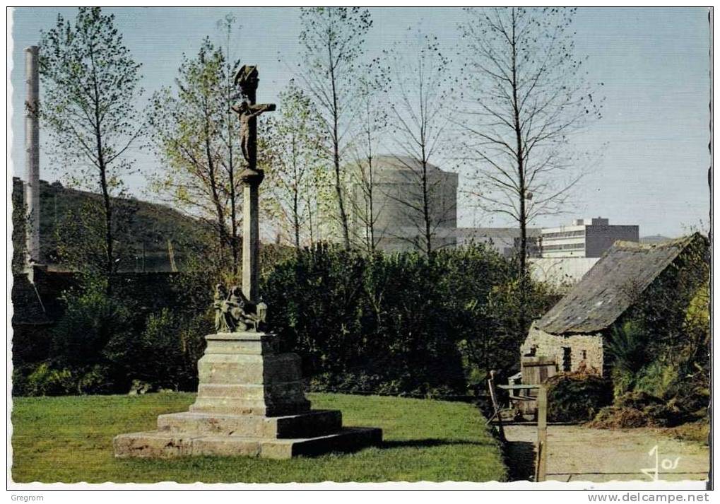 29 : Vieux Calvaire Du XVII° à L'entrée De La Centrale Nucléaire Des Monts D'ARREE - Huelgoat