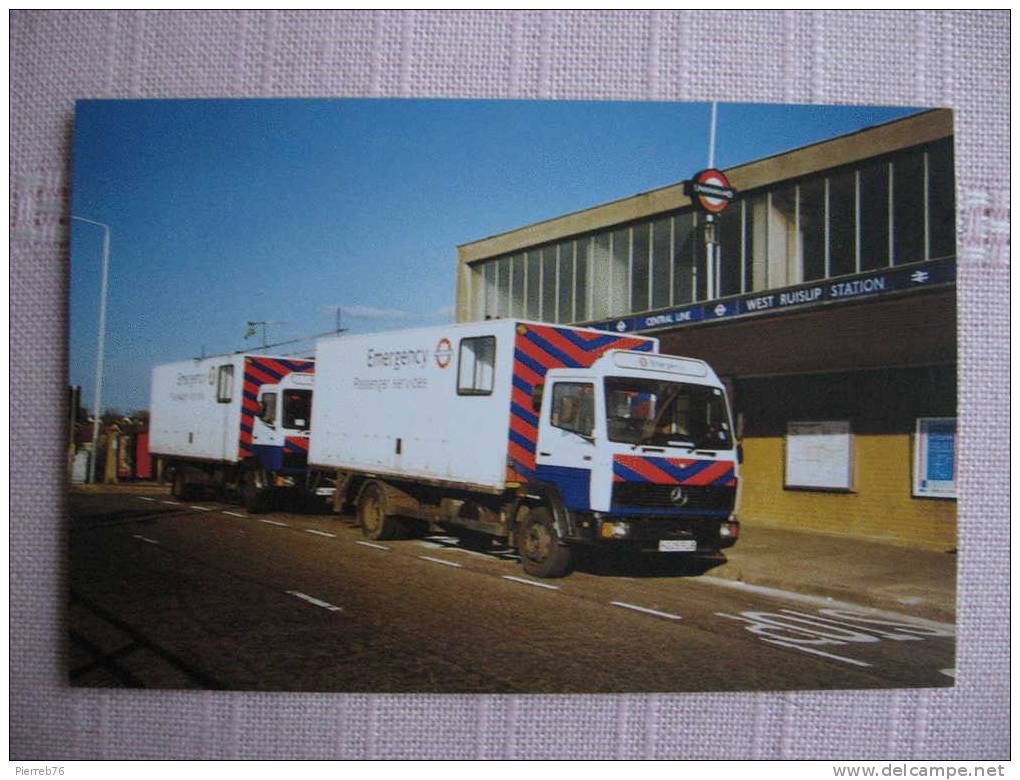 Thème Ferroviaire   1 CPM (GRANDE BRETAGNE)   LONDRES   2 Camions De Secours Déraillement A La Station WEST RUISLIP - Subway