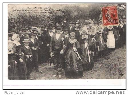 29 EN BRETAGNE * Une Noce De 1500 Personnes Au Pays De Cornouaille - L'arrivée Des Mariés * Belle CPA Animée 1919 - Receptions