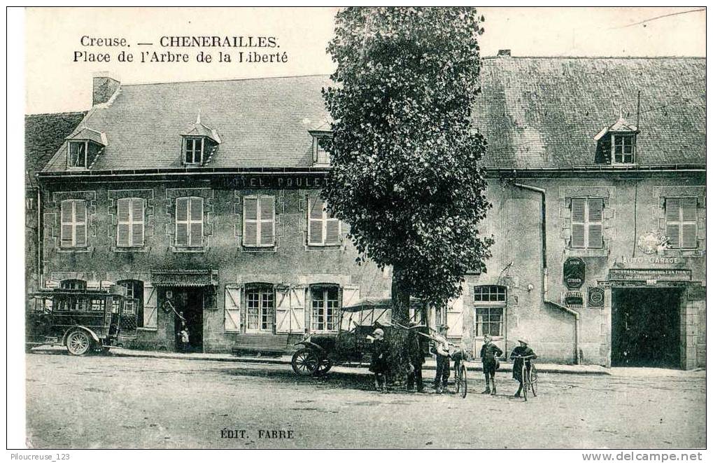23 - CHENERAILLES - "Place De L´Arbre De La Liberté - Hôtel POULET + Autobus" - Edit.: Fabre - Chenerailles