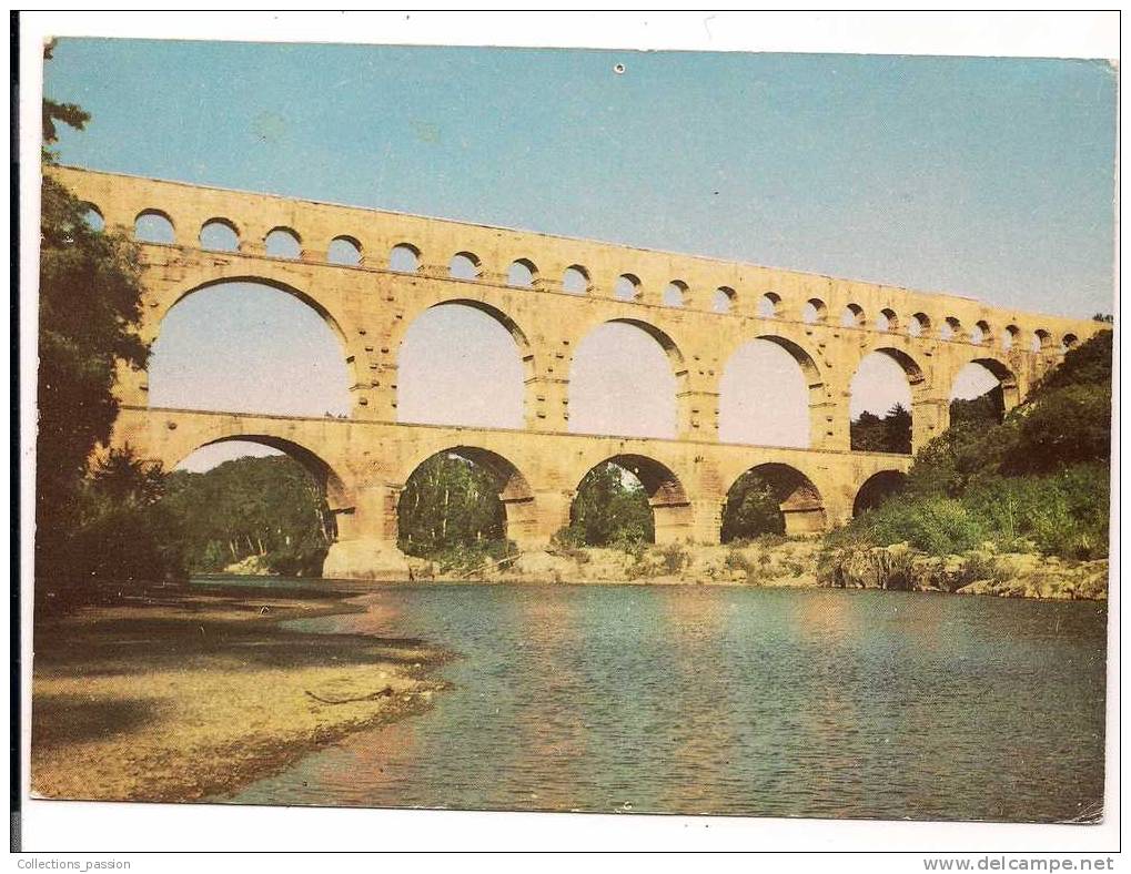 Cp , 30 , REMOULINS , Pont Du Gard , Aqueduc Romain , Carte Panoramique 21 X 15 Cms - Remoulins