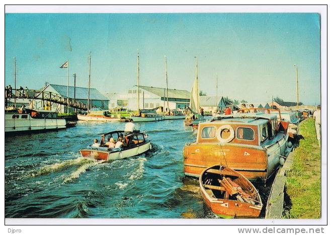 Potter Heigham  The River Thurne  Boats - Autres & Non Classés