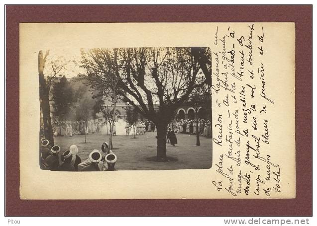 ALGERIE - LAGHOUAT - SUPERBE CARTE PHOTO - FANTASIA PLACE RANDON - CLICHE 1900 - BEAU PLAN TRES ANIME - Laghouat