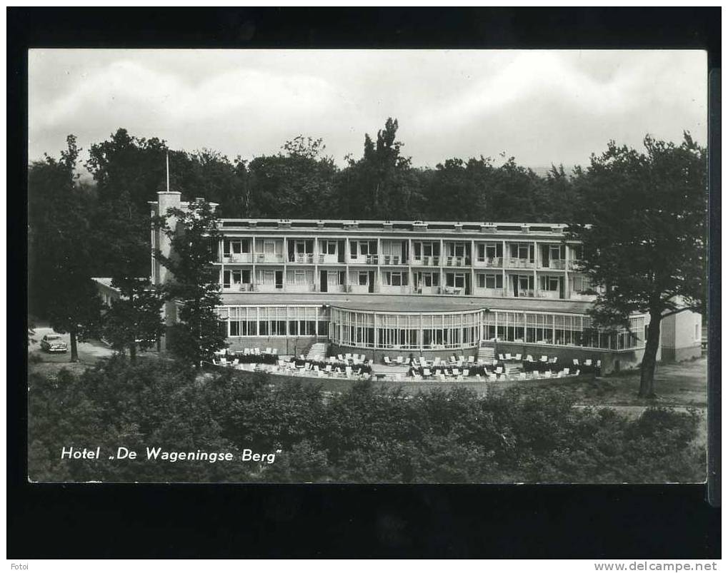 OLD REAL  PHOTO POSTCARD HOTEL DE WAGENINGSE BERG WAGENINGEN  HOLLAND CARTE POSTAL CAR FORD FORDOR - Wageningen