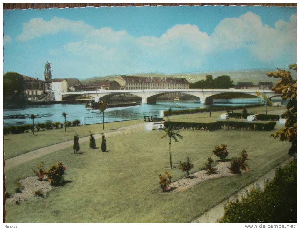 54 - PONT-à-MOUSSON - Le Pont Sur La Moselle. (CPSM Avec Flamme) - Pont A Mousson