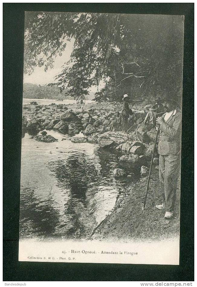 GABON  - Haut Ogooué - Attendant La Pirogue  ( Belle Animation Collection S.H.O. - Phot. G.P. 45) - Gabun