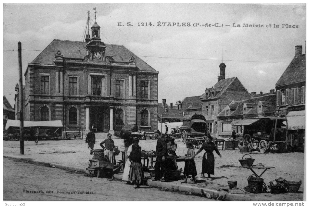 La Mairie Et La Place - Etaples