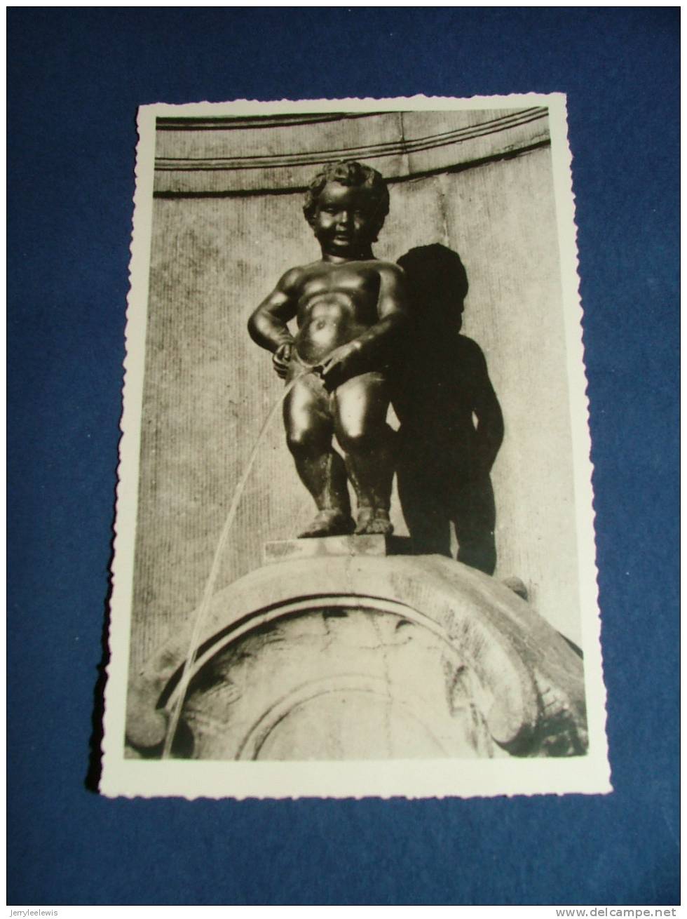 Bruxelles - Manneken-Pis   -   2  Scans - Personaggi Famosi