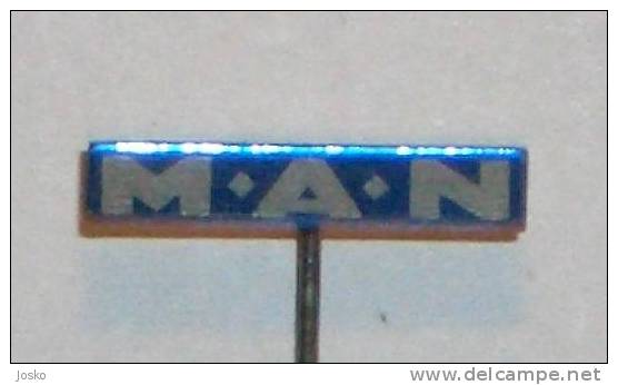 MAN ( Deutschland ) Pin Badge Anstecknadel Truck Camion LKW Lastwagen Vrachtwagen Caminhao Car Automobile Auto Autos - Sonstige & Ohne Zuordnung