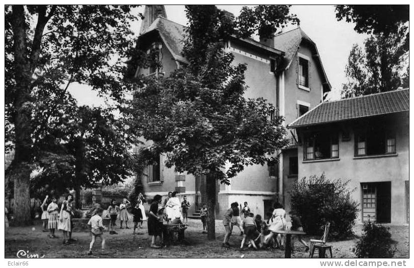 58   St Honoré-les-bains   CPSM  Dentellée Trés Animée   (  La Frênaie  Home D'Enfants) VUE SUR LE PARC - Saint-Honoré-les-Bains