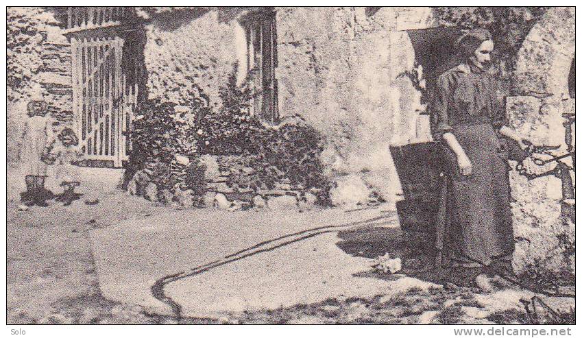 VOUVRAY - L'Echeneax - Habitations Dans Les Rochers - Vouvray