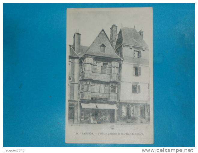 22) Lannion - N° 56 - Vieilles Maisons De La Place Du Centre ( Chapellerie J. LENOIIR )  - Année  - EDIT - Artaud - Lannion