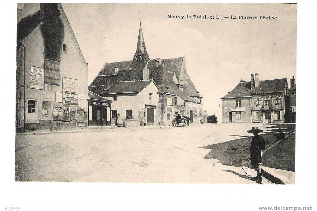 CPA   NEUVY LE ROI  La Place Et L'église(en Face Hotel Barille Sur Le Coté Gauche Vaumoron) - Neuvy-le-Roi