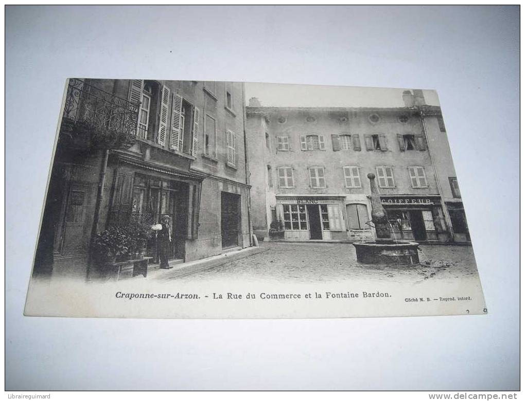 1dga - CPA - CRAPONNE SUR ARZON - LA RUE DU COMMERCE ET LA FONTAINE BARDON - [43] Haute Loire - Craponne Sur Arzon