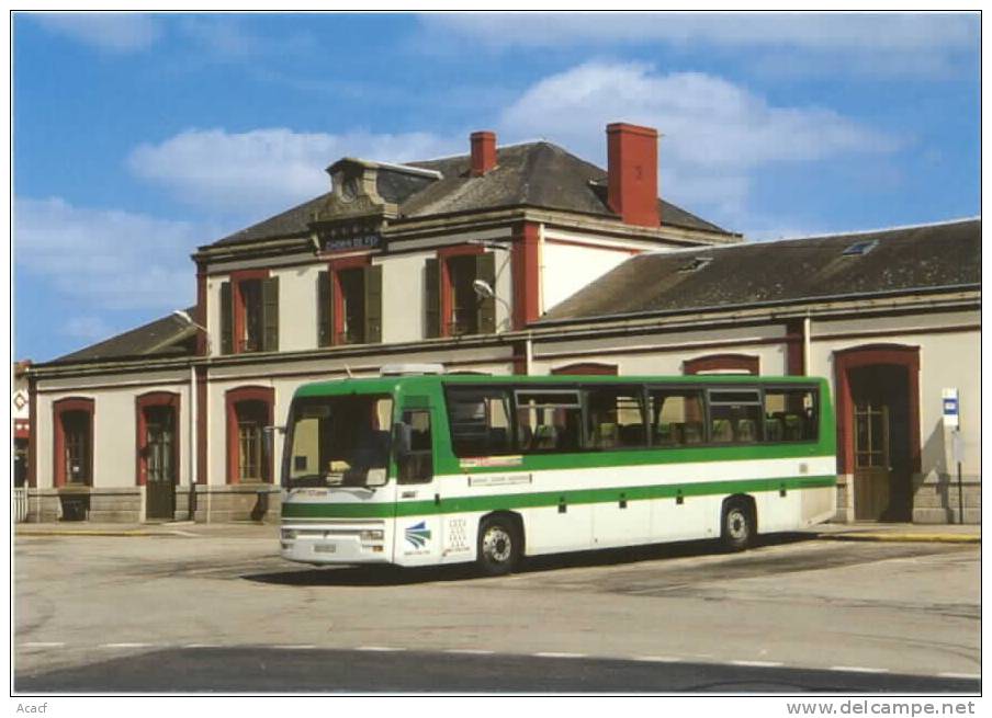 ACACF 01C - Autocar Renault FR1 TER Bretagne Devant La Gare De CARHAIX (29) - - Stazioni Senza Treni