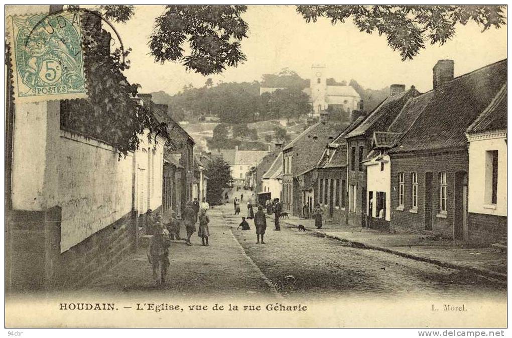 CPA (62)   HOUDIN L Eglise Vue De La Rue Geharie - Houdain